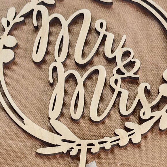Paintable Stainable Real Wood Mr. and Mrs. with Berries and Leaves Cake Topper - Picture 2 of 16